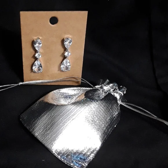 Earrings Diamond CZ Crystal Drop Bride Bridal Earrings NIP - Picture 3 of 7